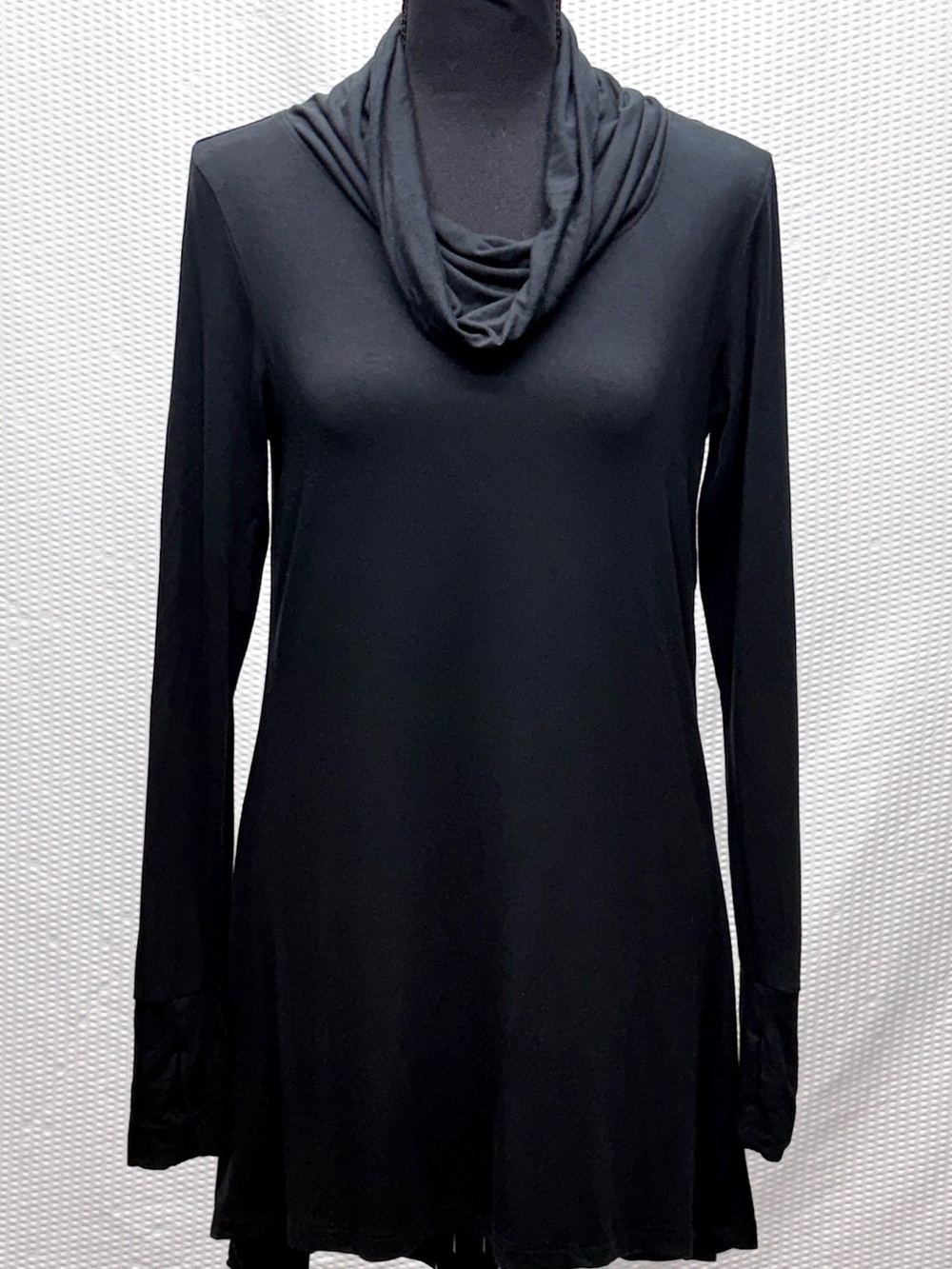 Cuddl Duds Softwear Tunic Top w Thumbholes Women’s M Black Cowl Neck Stretch